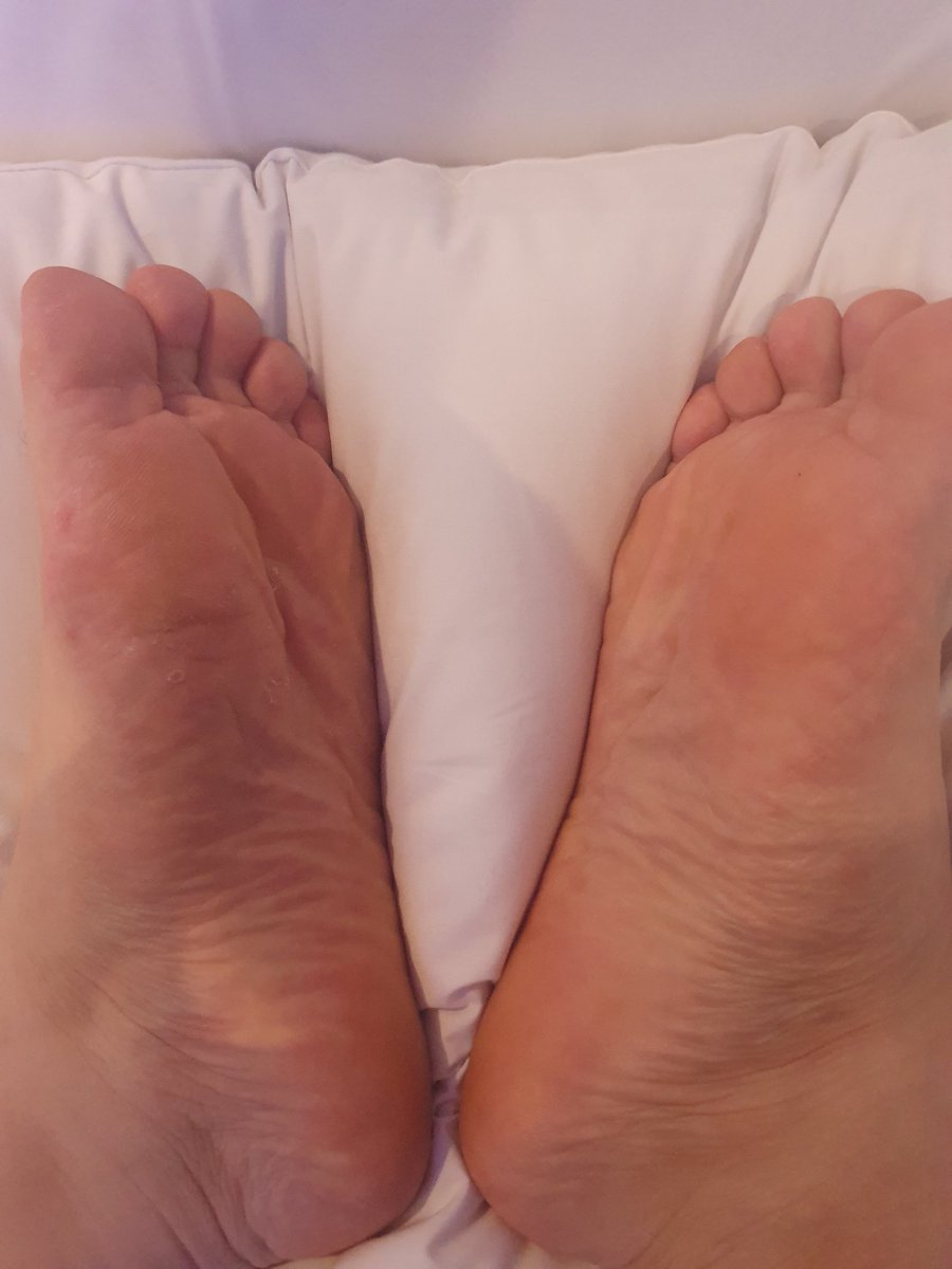 y23bs's tweet photo. #남자발 #풋플 #malefeet https://t.co/9TfxqRCvjd