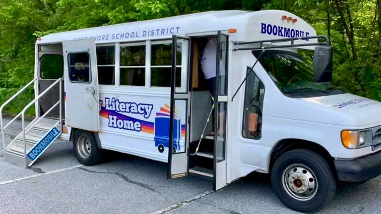 WestShoreSD's tweet photo. 📚 JOIN US: The District's Bookmobile is filled and ready to hit the road for another fun summer of Driving Literacy Home. Join us and pick out a free book (or two) throughout the months of June, July and August. Schedule  ➡️ https://t.co/XLPCfF9RU3
#WestShoreProud #PleaseShare https://t.co/43qjeACxjf