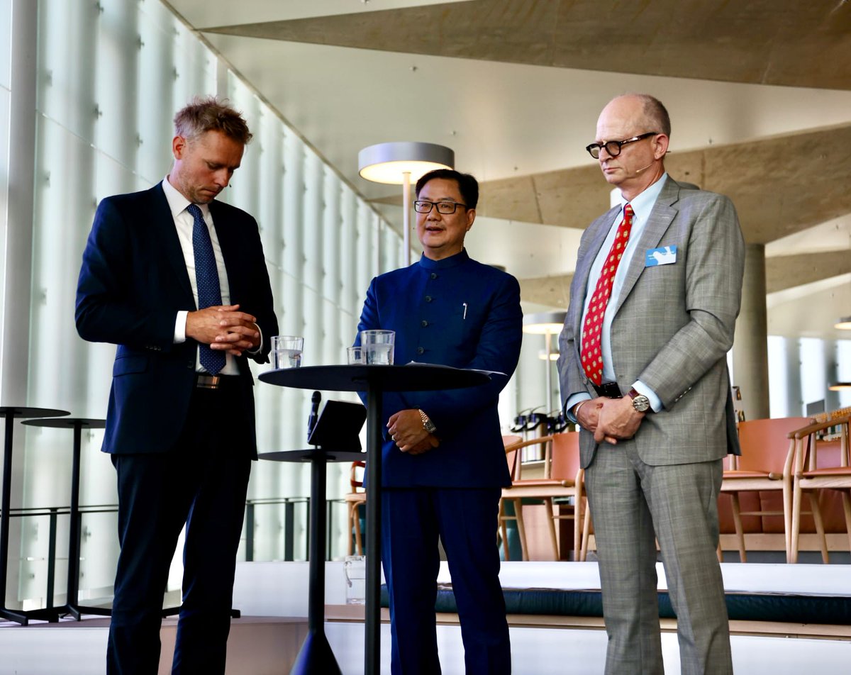 Hon'ble Minister of Earth Sciences, Shri @KirenRijiju ji, took center stage as the Chief Guest at #SustainablePathways 2023, India-Norway Research Conference,  alongside Norway's Foreign Minister @AHuitfeldt & Minister for Research and Higher Education Mr. Ola Borten Moe in Oslo.…