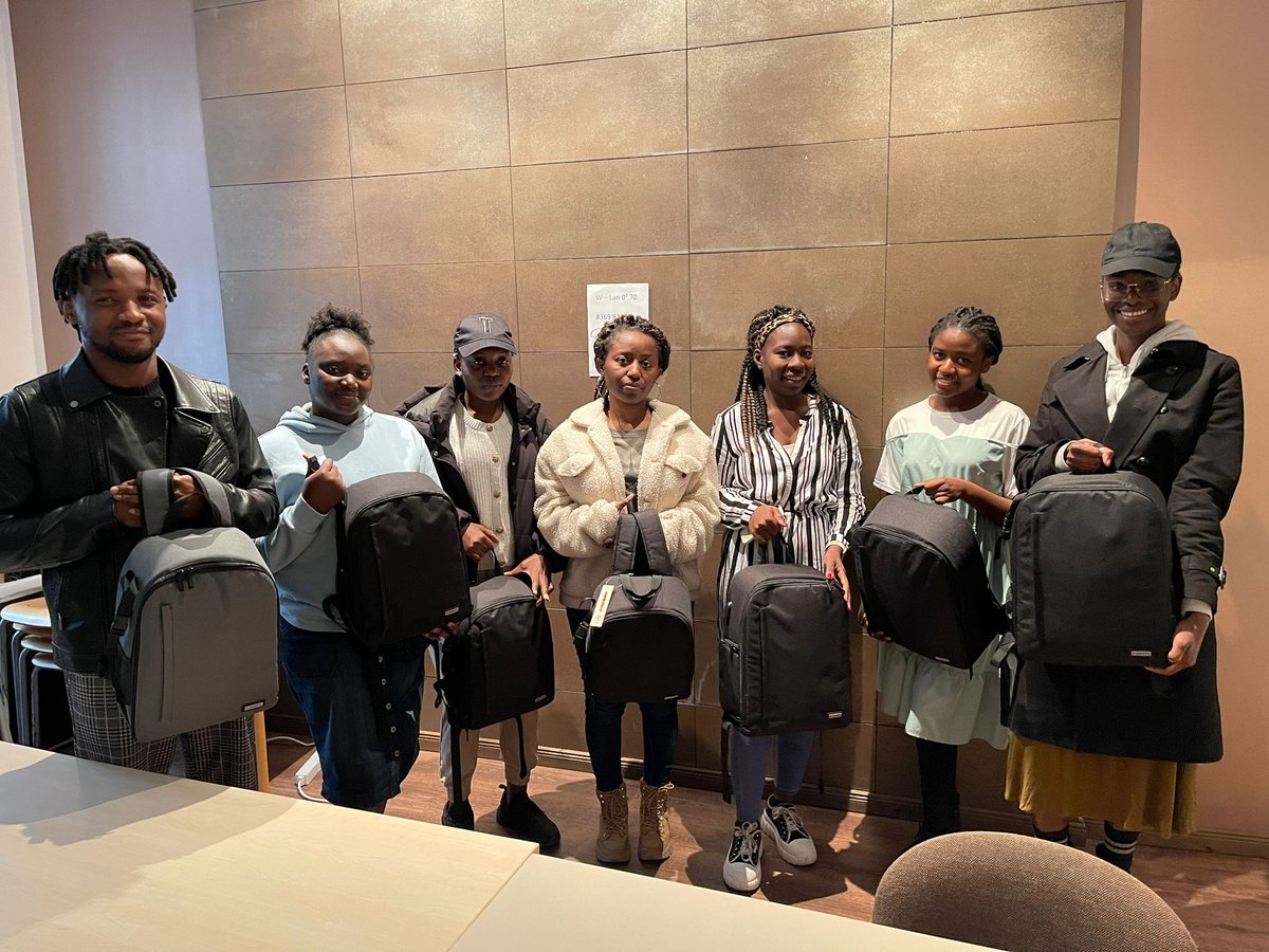 Calling all African migrants in Berlin!  It's time to prioritize our health and well-being. The Afrikaherz Peers  have got your back when it comes to HIV testing. Let's break barriers  and empower our community together.  #MigrantHealth  #BerlinCommunity #HIVTesting #Empowerment