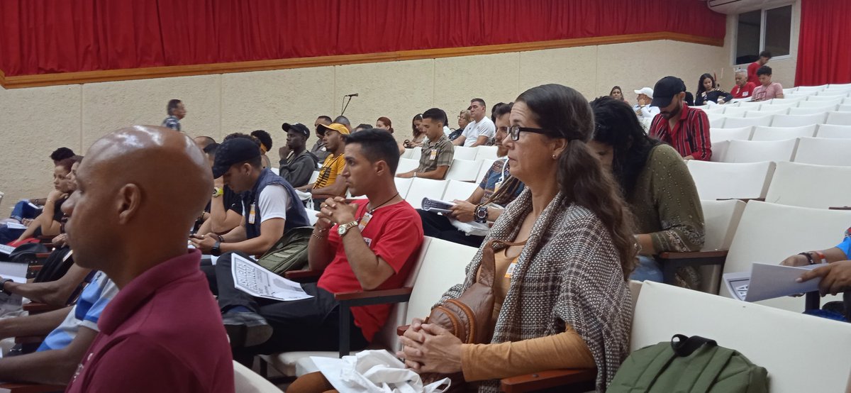 Total felicidad #ahscav!!!
Inicia #AsambleaProvincial #4toCongreso de la filial avileña.
#ÚneteAlReto.
<a href="/ahsjovenescuba/">Asociación Hermanos Saíz</a> <a href="/CleilysB/">Cleilys Benitez</a>
<a href="/massiel_santa/">Santísima</a> <a href="/y_pereira_rey/">Yamara Pereira Rey</a> <a href="/yamila_padron/">Fondo Cubano de Bienes Culturales</a> <a href="/IzquierdoAlons1/">Livan Izquierdo Alonso</a>
#AHSCuba  #4toCongresoAHS #LatirAvileño #CiegodeÁvila #Cuba