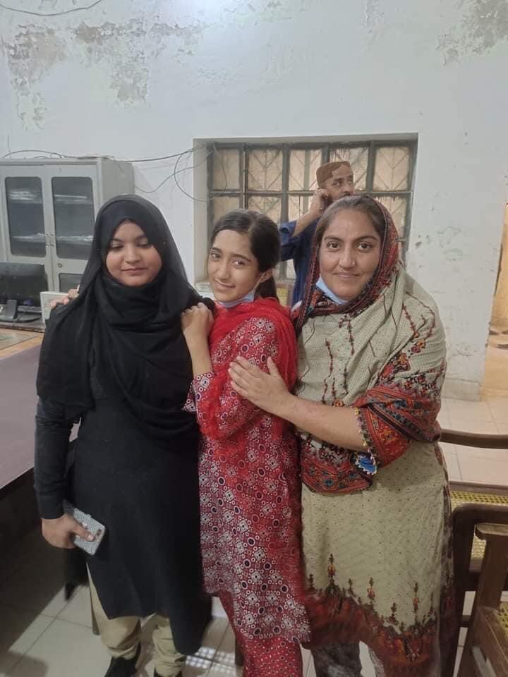 brajtarini's tweet image. Good News she is back 

Suhana Sharma a minor hindu girl was Abducted forced Converted few days ago,
But in court is  bravely spoke &amp;amp; expressing her wish to be with her parents.and court Handed Over to her parents .