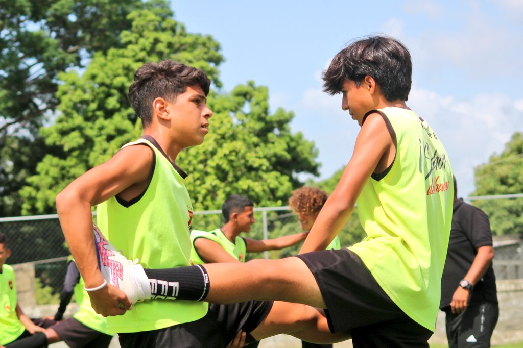 ⚽✨ ¡FELIZ INICIO DE SEMANA! 

Desde muy temprano preparando nuestros próximos compromisos de la Liga Futve Junior. 

🏆 @LigaFUTVEJunior
🚀 #LigaFutveJunior
🇻🇪 #ElFuturoDelFUTVE