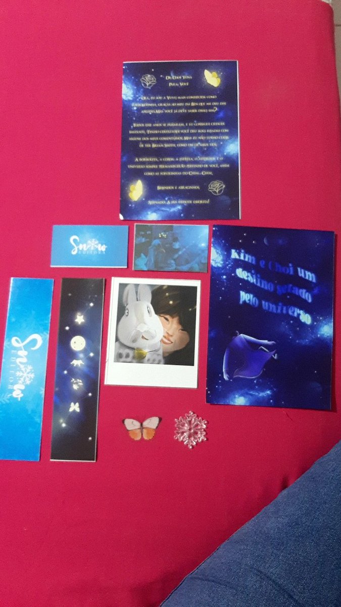 KikiLopes9's tweet photo. Chegou esse lindo aqui 😍❤️ o livro é muito lindo, os brindes maravilhosos, chegou rapidinho e tava bem embaladinho, a @EditoraSnow arrasou nesse livro, e a essa história da @ifeelsjikook é linda e emocionante 🥺😭❤️ https://t.co/jhNKPmydtU