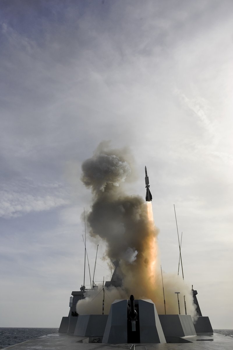 MBDAGroup's tweet image. The family has two main products: Aster 15 (short to medium range) and Aster 30 (short to long range). Both are mostly fired from #frigates and #destroyers.