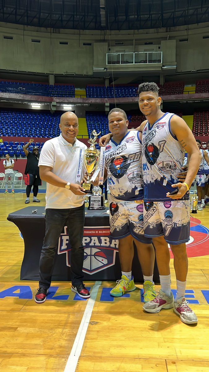 ¡Felicidades a los Halcones de San Miguel por su merecido campeonato! 🏆 Su trabajo en equipo y estructura deportiva de alto nivel son ejemplos destacados de superación. ¡Un logro para nuestro barrio, Calidonia! 🎉👏 #HalconesDeSanMiguel #Campeones #Calidonia