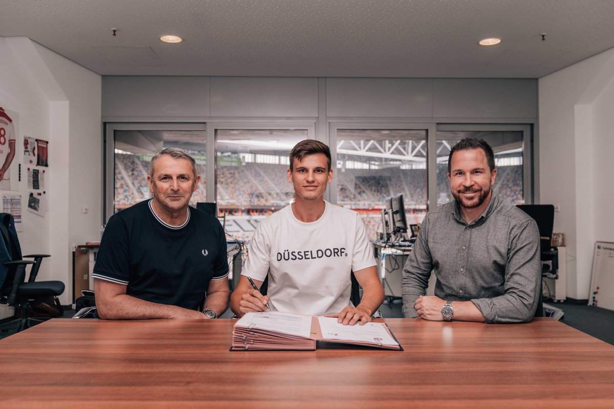 f95's tweet photo. Herzlich Willkommen, Yannik! 👋

Der erste Neuzugang ist da: Wir verstärken uns mit Yannik Engelhardt vom @scfreiburg! 🙌

#f95 |  🔴⚪️ https://t.co/XHkZg3gVu9