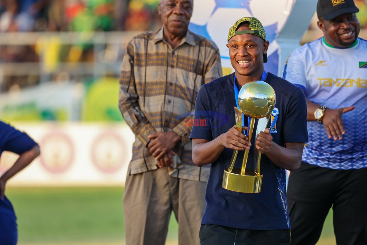 azamtvtz's tweet photo. MABINGWA...!!! Na hatimaye mali ikafika kwa nahodha wa vikombe...
FT: Azam 0-1 Yanga.
#AzamSports1HD
#ASFC #ASFCCup #ASFCFinal #MitoNiMaishaYetu #10DaimaDamdam #Tanga2023 #WajeWajirambe #ASFCTanga #YangaSC #AzamFC #AzamYanga #Dodi https://t.co/WtWhWNuGFu