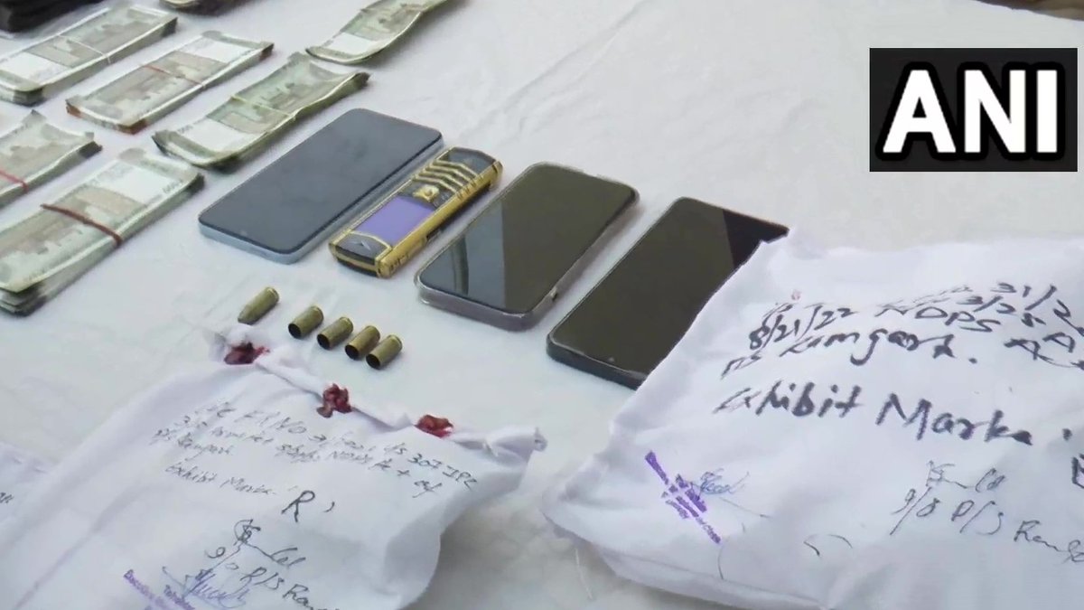 J&K | Samba police have arrested three hardcore heroin smugglers and recovered over 2 kg heroin, Rs 93,200 in cash, a pistol, and magazine & rounds from them