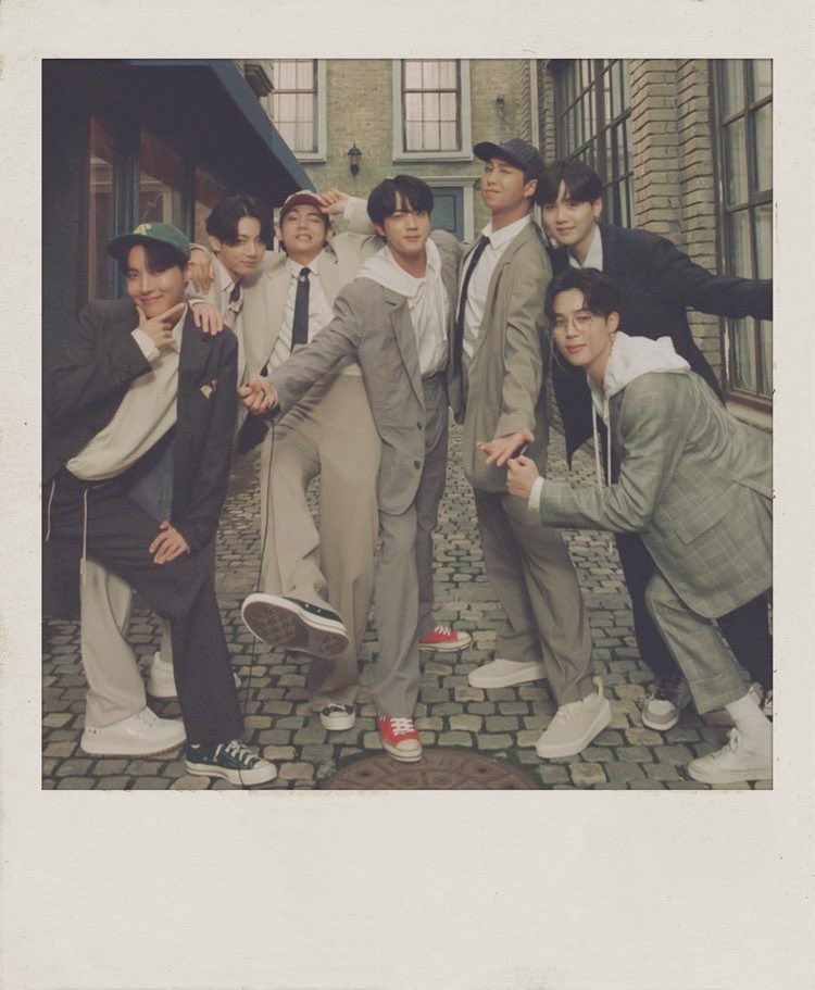 4ocloud's tweet photo. 23:00.       7’s 10th.

#OurDecadeLongShiningUniverse https://t.co/ytJHX1Nsrl