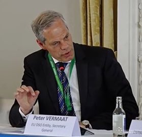 rgaraude's tweet photo. Peter Vermaat (@DSOEntity_eu SG) explained to the #EnergyIF  how #DSOs are adapting to an #electricity system going from centralised to decentralised, going from one direction into two directions: DSOs work together and with TSOs to provide a frame through #NetworkCodes https://t.co/H5xmxT7OPp