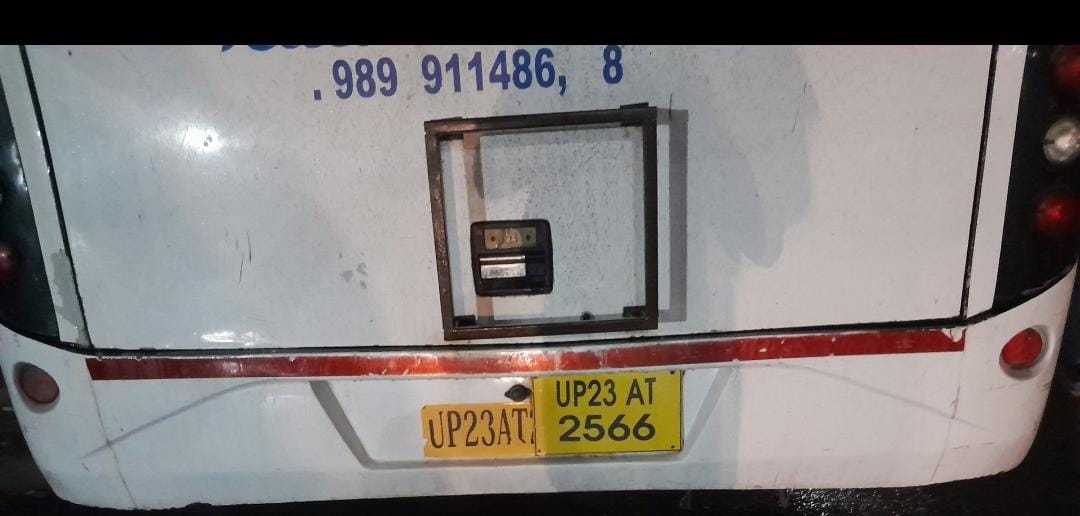 ANSARIASIF5678's tweet photo. @AmitShah @LtGovDelhi @dcptcr @dtptraffic क्षेत्र थाना करावल नगर एरिया जोहरीपुर की पुलिया से अवैध लोडिंग कर यूपी के लिए दौड़ रही है धड़ल्ल��� से कई बार हेल्पलाइन नंबर पर शिकायत दर्ज कराने के बाद भी नहीं कोई एक्शन ट्रैफिक पुलिस लापरवाह आज का कंप्लेंट नंबर   7618 https://t.co/A5jlSrOWxI