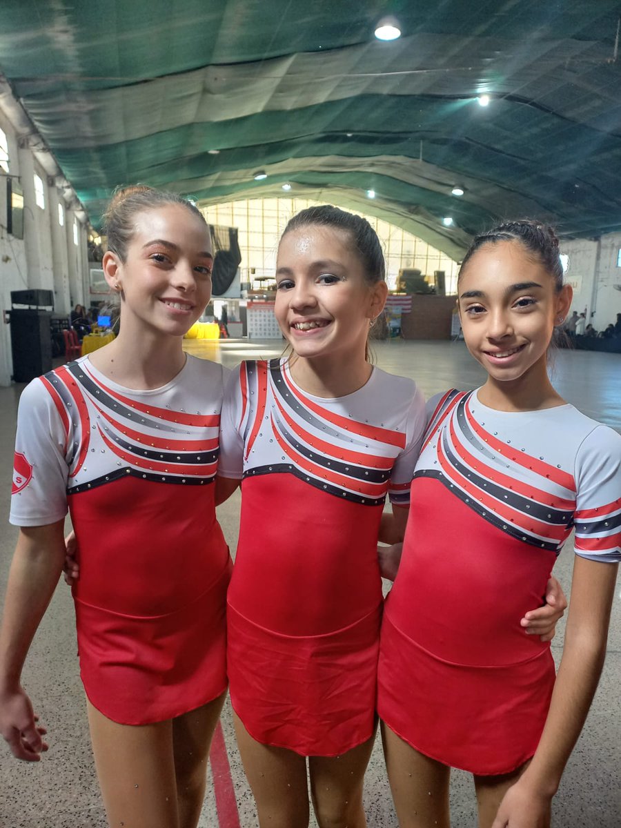 Anoche se disputó el tercer y último torneo de Cat "C" en el Club Belgrano de Las Rosas.

Nuestras patinadoras obtuvieron los siguientes resultados: 

🛼Guillermina Deganutto 2do Puesto 
🛼M. Victoria Morero 3er Puesto 
🛼Josefina Adagio 2do Puesto

#VamosRojo