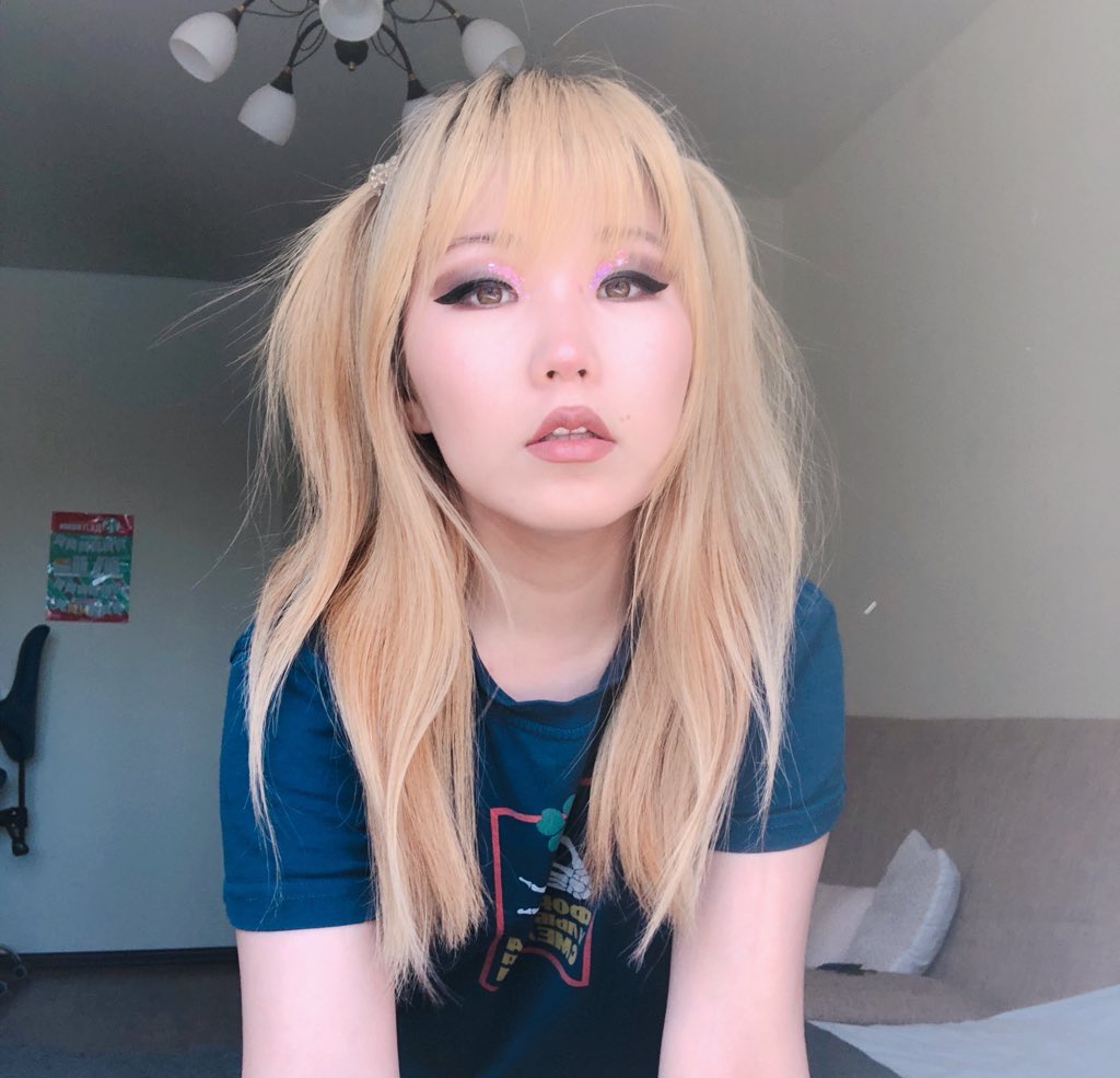 uruiaana's tweet photo. Quote tweet with your blonde era 💛 https://t.co/VTVdmKma9M