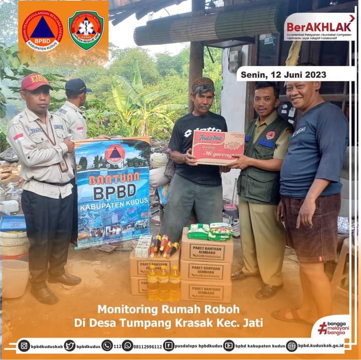 bpbdkudus's tweet photo. Senin ,12 Juni 2023
Telah terjadi rumah roboh milik Bpk Harwono di Desa Tumpang Krasak Rt 02 Rw 03 Kec. Jati. Rumah roboh disebabkan karena hujan deras disertai angin kencang tadi malam dan kondisi bangunan yang sudah tua dan rapuh, bagian rumah yang roboh mengalami https://t.co/NcmJHiV2q1