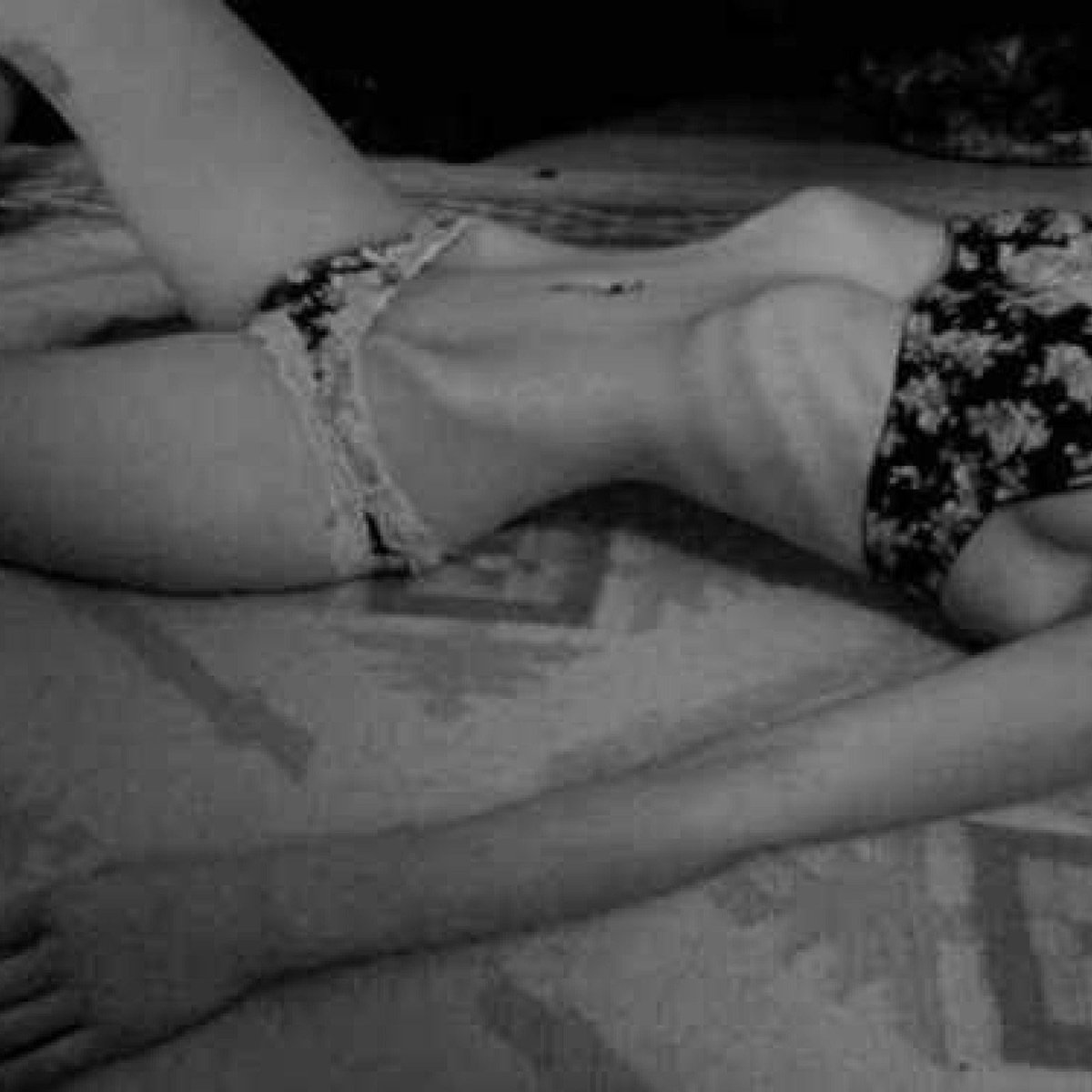 dead_dolll's tweet photo. thinspo <3 https://t.co/FCYrfO2ghW