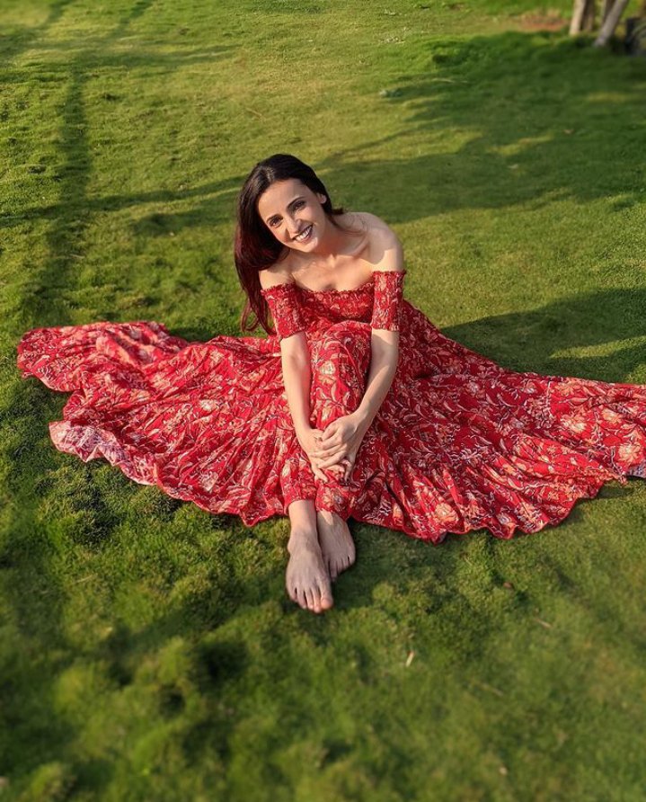 sanayaxslays's tweet photo. Just a Red Rose ❤️

https://t.co/9dGrnwVuEr

#SanayaIrani #SanayaIrani𓃵 https://t.co/Y2jDr2j981