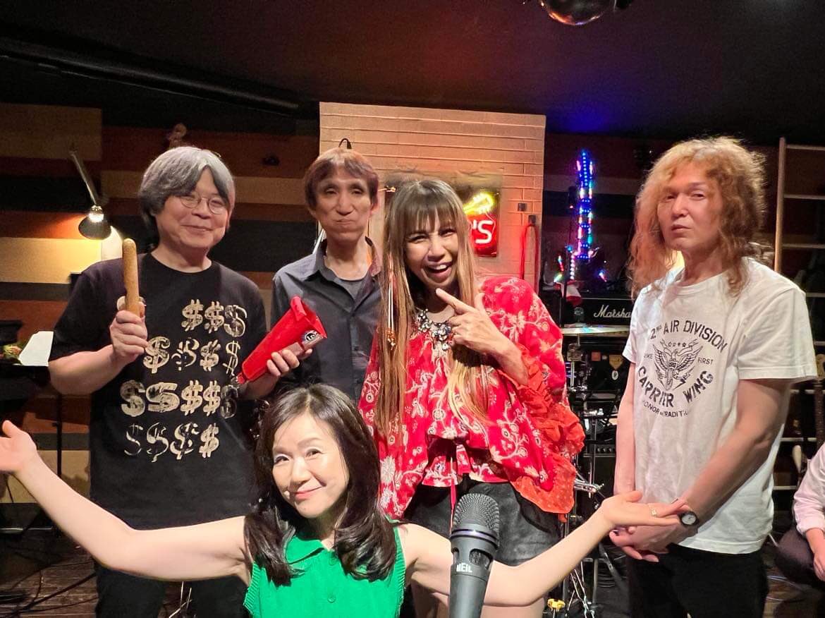 Primaveraprogre's tweet photo. プリマヴェーラ出演「華甲の宴」満員御礼となりました。ご覧くださった皆さま、共演のSuper Feather、そして会場のAKKUN’Sの方々、ありがとうございました。また近いうちにお目にかかれますように❗️ https://t.co/o22OnVYcLm