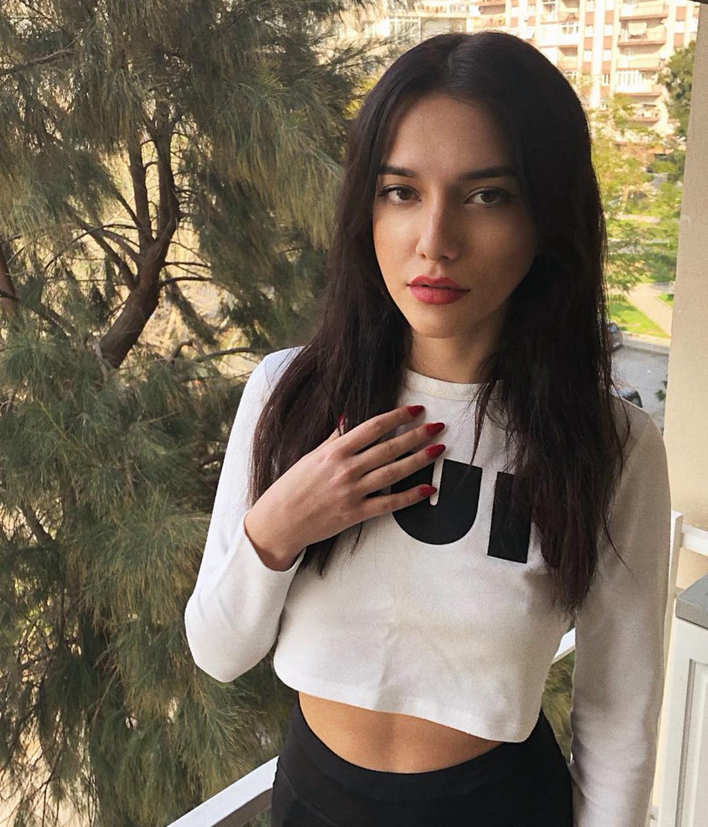 Beni daha yakından tanımak istiyorsanız linkten bana ulaşabilirsiniz 💋
İletişim Linki : ay.link/18PAY