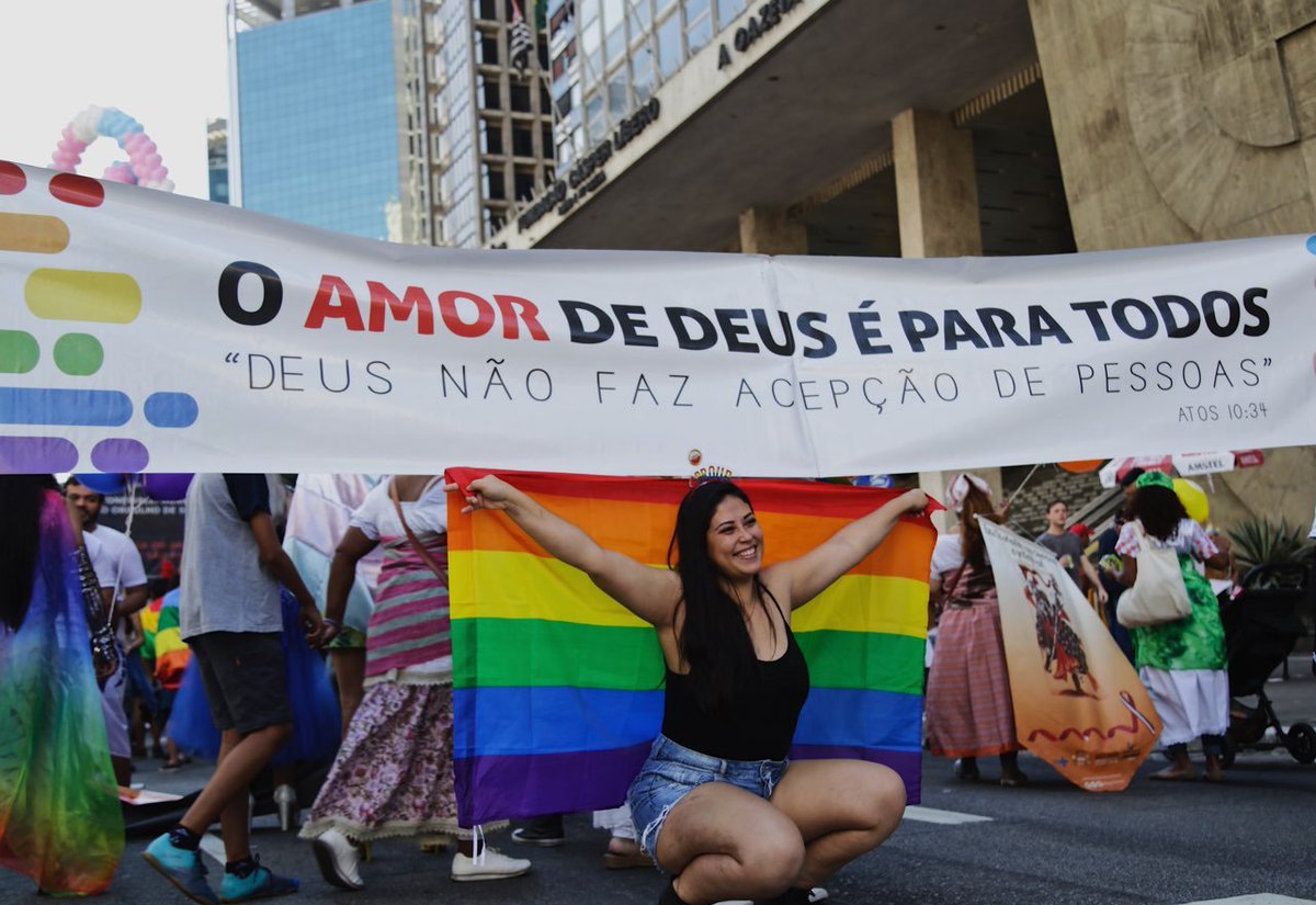 MidiaNINJA's tweet photo. Grupos evangélicos se juntam em repúdio à LGBTfobia de André Valadão; leia nota completa https://t.co/BR4a6Qkk7b https://t.co/z0nTKeMHhX