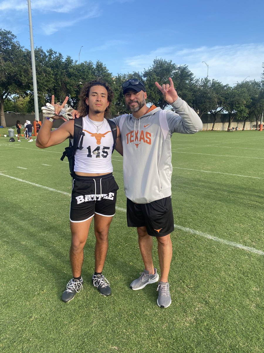 Had a great workout at <a href="/TexasFootball/">Texas Football</a>. Appreciate Coach  <a href="/ciege81/">Chris Jackson</a> , learned and took away a lot from this camp. Thank you <a href="/TexasLonghorns/">Texas Longhorns</a> 🤟🏽 #HookEm
<a href="/FbCougar/">ClarkCougarFB</a>
