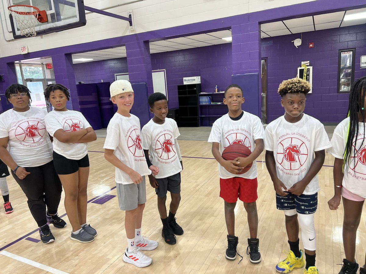 CedrickHarris11's tweet photo. IMPACT 2023 Walking for Christ Basketball camp! 🏀#BeLikeCJ #lookatGodgo #togetherwemakeanimpact @BeLikeCJFounda1 https://t.co/sCBGNiARH1