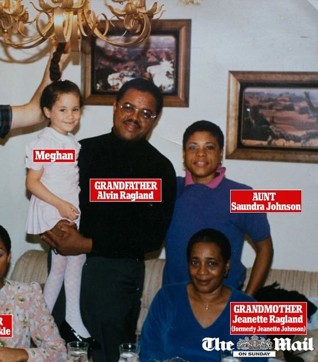 @MeHome26 @PinkPinkpetunia @raven_valkyrie @penny_moss You are incorrect. Doria’s parents, Alvin & Jeannette are photographed here.