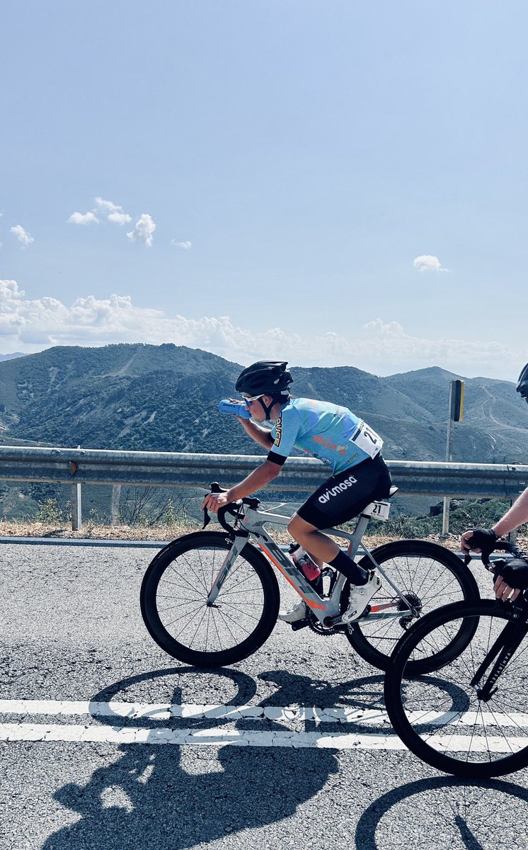 CAMPEONATO DE EXTREMADURA ‘23 🟩⬜️⬛️

Fuimos con la intención de revalidar título pero no pudo ser. Aún así muchas gracias 😊 a todos los que habéis estado animándome y apoyándome con todo,
Gracias <a href="/kazajoz/">Kazajoz Team</a> por avituallarme🍼

#ciclismo #campeonato #sub23 #ciclismoextremadura