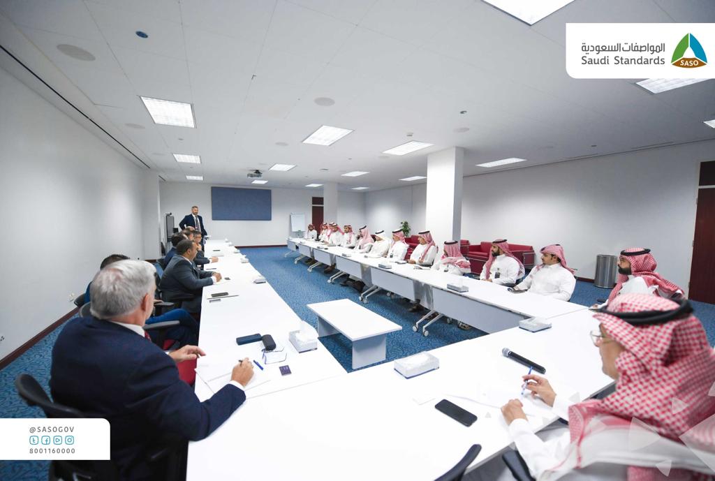 SASOGOV's tweet photo. وفد من شركة سير موتورز لصناعة السيارات الكهربائية يزور #المواصفات_السعودية، لبحث أوجه التعاون المشترك بين الجانبين بما يسهم في رفع مستوى جودة وسلامة المنتجات. https://t.co/0AOvqDLRUO