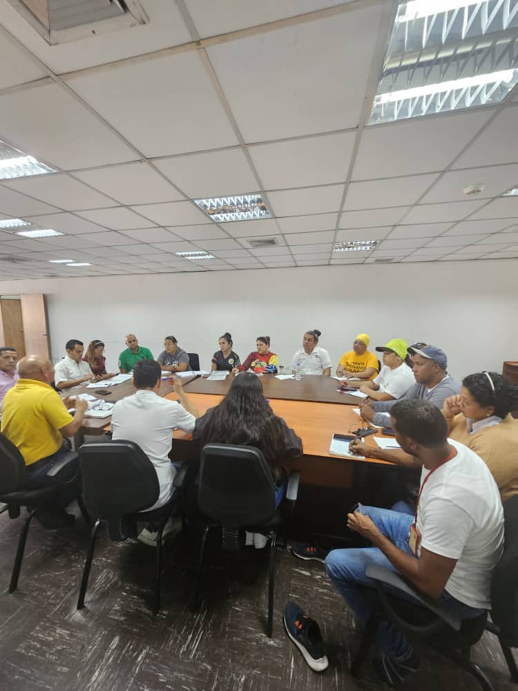 Trabajo en equipo👏🤝

#12DeJunio  El Pdte. de la <a href="/Cnaeoficial/">cnaeoficial</a>, <a href="/pedrodiazg59/">Pedro Diaz</a> lidera reunión de gabinete con los gerentes para seguir garantizando el fortalecimiento del #PAE y brindar una alimentación sana a nuestra muchachada.

<a href="/NicolasMaduro/">Nicolás Maduro</a>
<a href="/DelcyRodriguez/">delcy rodriguez</a>
<a href="/VamosJuntos/">Vamos Juntos</a>