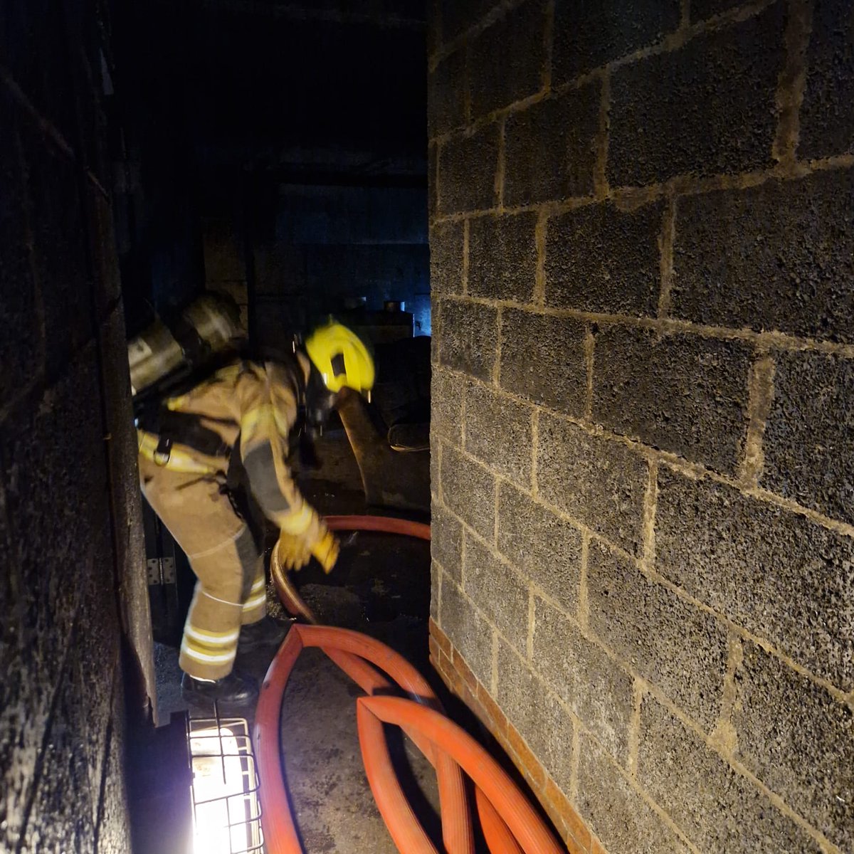 NFRS_Training's tweet photo. Day 1 of BA module for WT01/23
Exercise Confidence
Trainees experience how hard u can work in BA to give them confidence in their sets. They realised that the working duration of a cylinder can be enough to achieve alot of progress.
#breathingapperatus #firefighterdevelopment https://t.co/raUsEwl3Xf