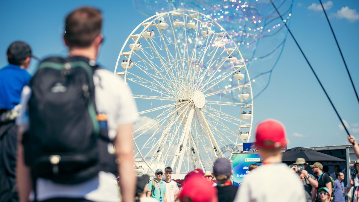 The Festival of Dreams at the Hockenheimring was a sell-out before the gates even opened. A comprehensive programme offered exciting experiences while more than 8,000 #Porsche customer cars were displayed. A review: porsche.click/3N0uwHv #75YearsPorsche #DrivenByDreams