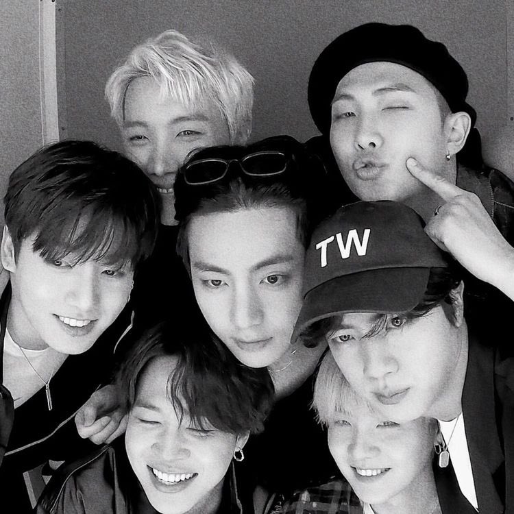 what a relief you are seven, what a relief that i crossed paths with u in this lifetime. 

happy 10th, our forever artists! let’s continue being happy for a long time 🤍

 #10yearswithBTS #APOBANGPO