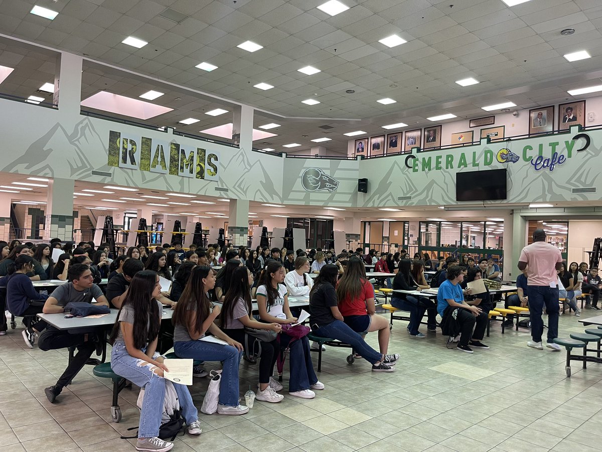 Great start @MontwoodHS Rams Early College Bridge Camp #excellence #EarnYourHorns Coach Smith welcomes the students to MHS