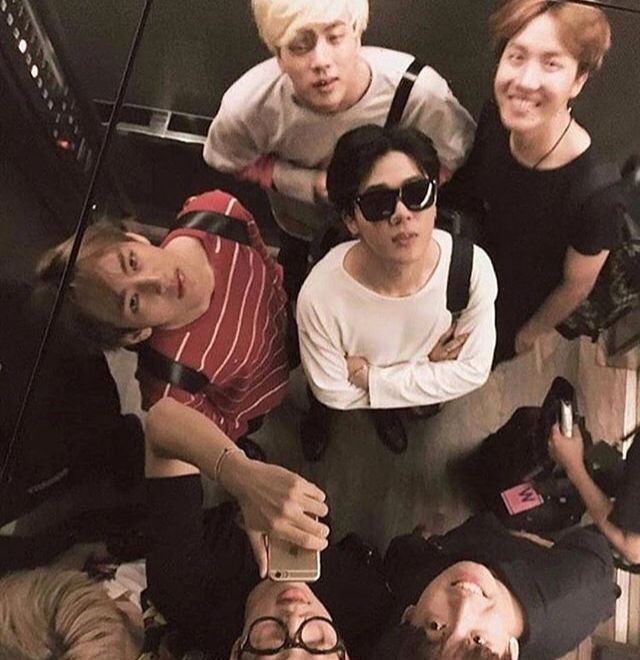 syubbie09's tweet photo. sainyo padin uuwi 💜🥺😍
#10yearswithBTS 
#BTS10thAnniversary 
#UntilWeMeetAgainBTS
@BTS_twt https://t.co/KS8dpXmpKu
