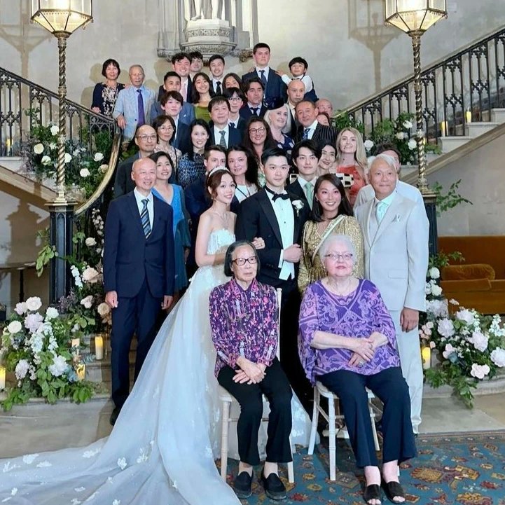 SenioraSparkula's tweet image. Reunited with cousins, nieces and nephews from all over the world ❤️ #chinesewedding