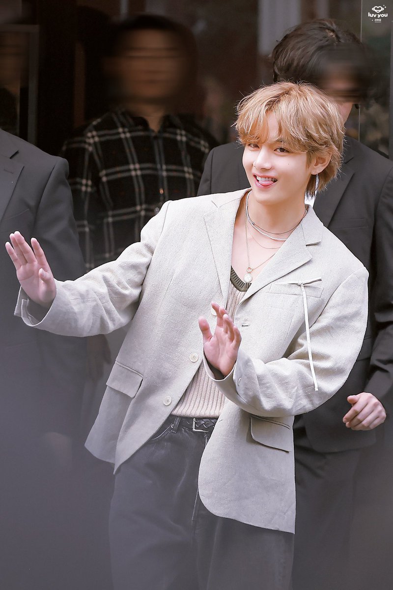 ba0492xe2232's tweet photo. 忙しい時ほど推しの存在がありがたい……生きる源🥹🥹🥹#뷔 #김태형 https://t.co/58ttPPCaDU