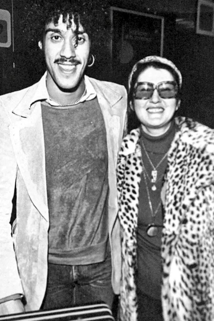 OldDublinTown's tweet photo. Remembering Philoena Lynott on her 4th Anniversary 12th June 2019
#LoveDublin #Phillo #PhilLynott
@hotpress @wildeyedboys @WhisperingBob @BruxellesBars @tomhappens @OlafTyaransen @CrossyTweets @paulharro @ThinLizzy_ @dublin_discover @josephharringto @littlemuseumdub https://t.co/ilrFNPKQ7J