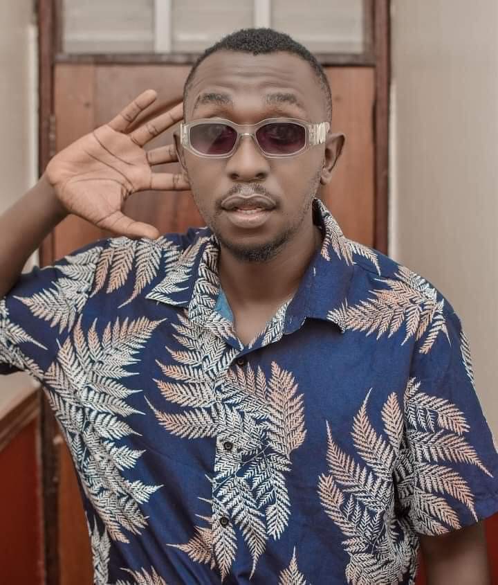 95_TimeFM's tweet photo. 🎙️ #Flight628 hour with @MusosiIbrah ft @DjissuePro on the #MixAtSix.
#UgandanMondays it is!
📱0757 800 500 https://t.co/MDHn5udTEn