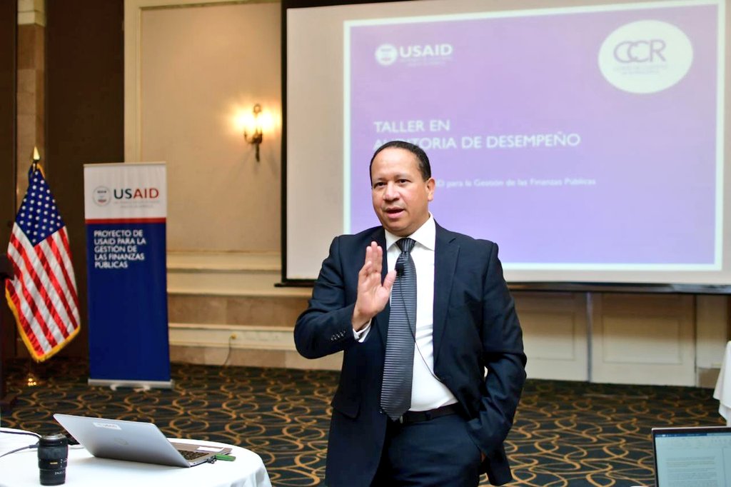 CortedeCuentas's tweet photo. El Taller, organizado por el #CINCAP, es impartido por el consultor Luis Esteban Arrieta, con la finalidad de actualizar conocimientos en la planeación y ejecución de la Auditoría de Gestión,en beneficio de los salvadoreños para que reciban los servicios públicos eficientemente. https://t.co/ICPE3FQdGy
