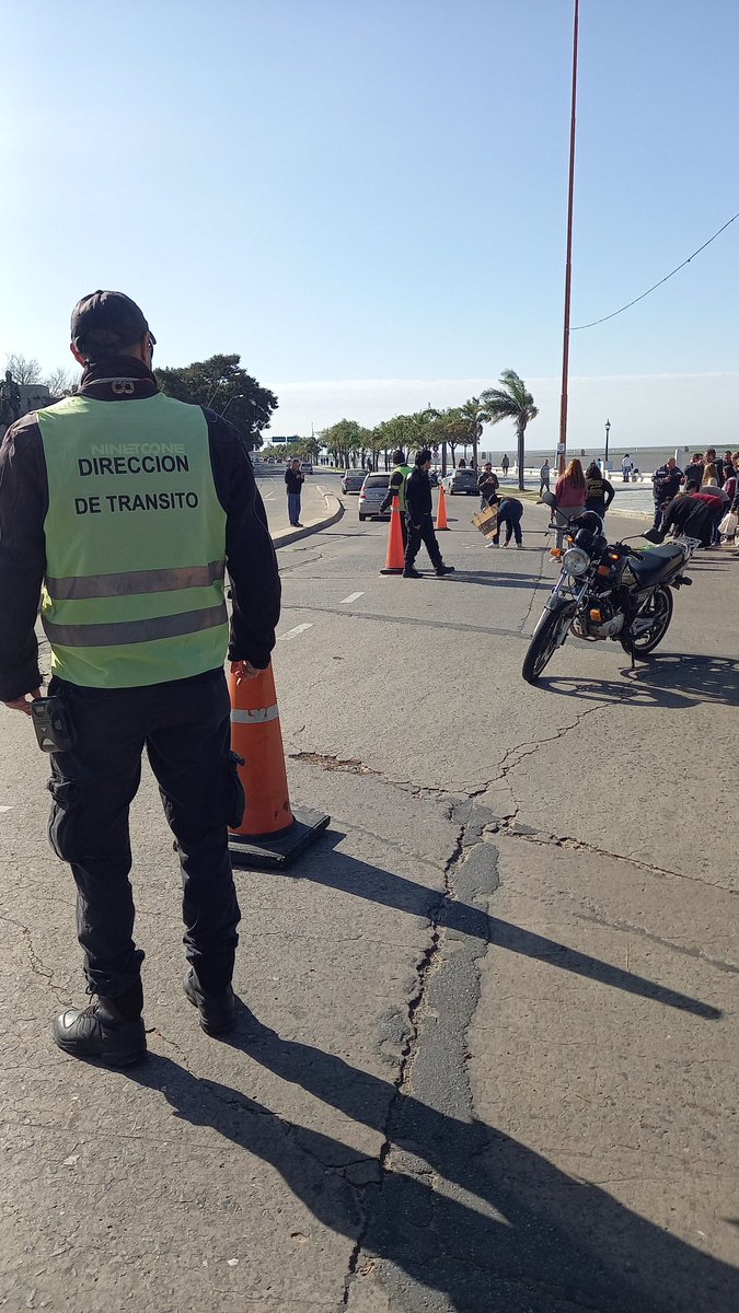 CrippaPablo's tweet photo. DIA DE LA SEGURIDAD VIAL 
Desde la Secretaría de Control y Convivencia de @_SantaFeCapital, acompañamos a Estrellas Amarillas Santa Fe en la pintada en referencia a Alcohol Cero al conducir. La misma se llevó a cabo en Costanera Este. https://t.co/HcokmVmzzG