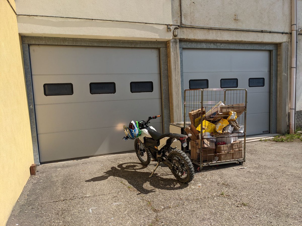 forumelettrico's tweet photo. Giro in enduro elettrico di 120 km in cui vi era un forte rischio di maltempo, per cui abbiamo pianificato una tappa non molto lontano da casa e fatto un giro largo ad anello #Baiso #enduro #enduroelettrico #Marola #motoelettrica https://t.co/8Xp5nkAUsx https://t.co/DBJ6S6XyU0