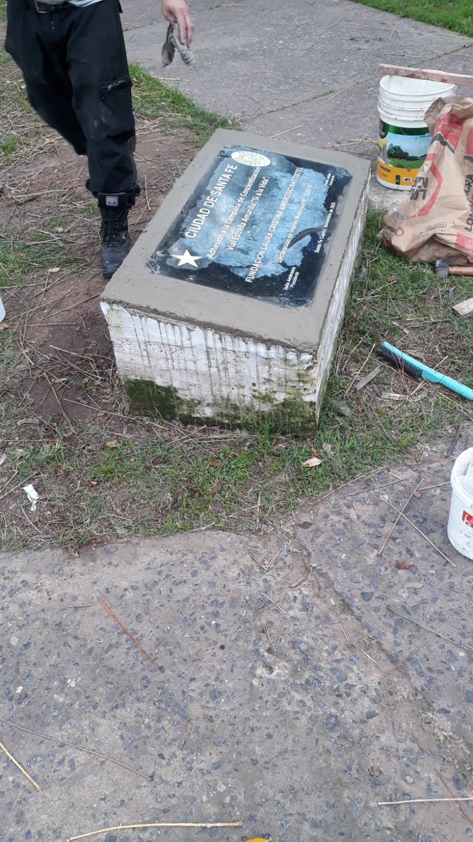 CrippaPablo's tweet photo. De igual manera, se puso en valor la placa conmemorativa a Estrellas Amarillas en el Centro de Educación Vial de la Municipalidad de Santa Fe. https://t.co/548zXbdv8Z