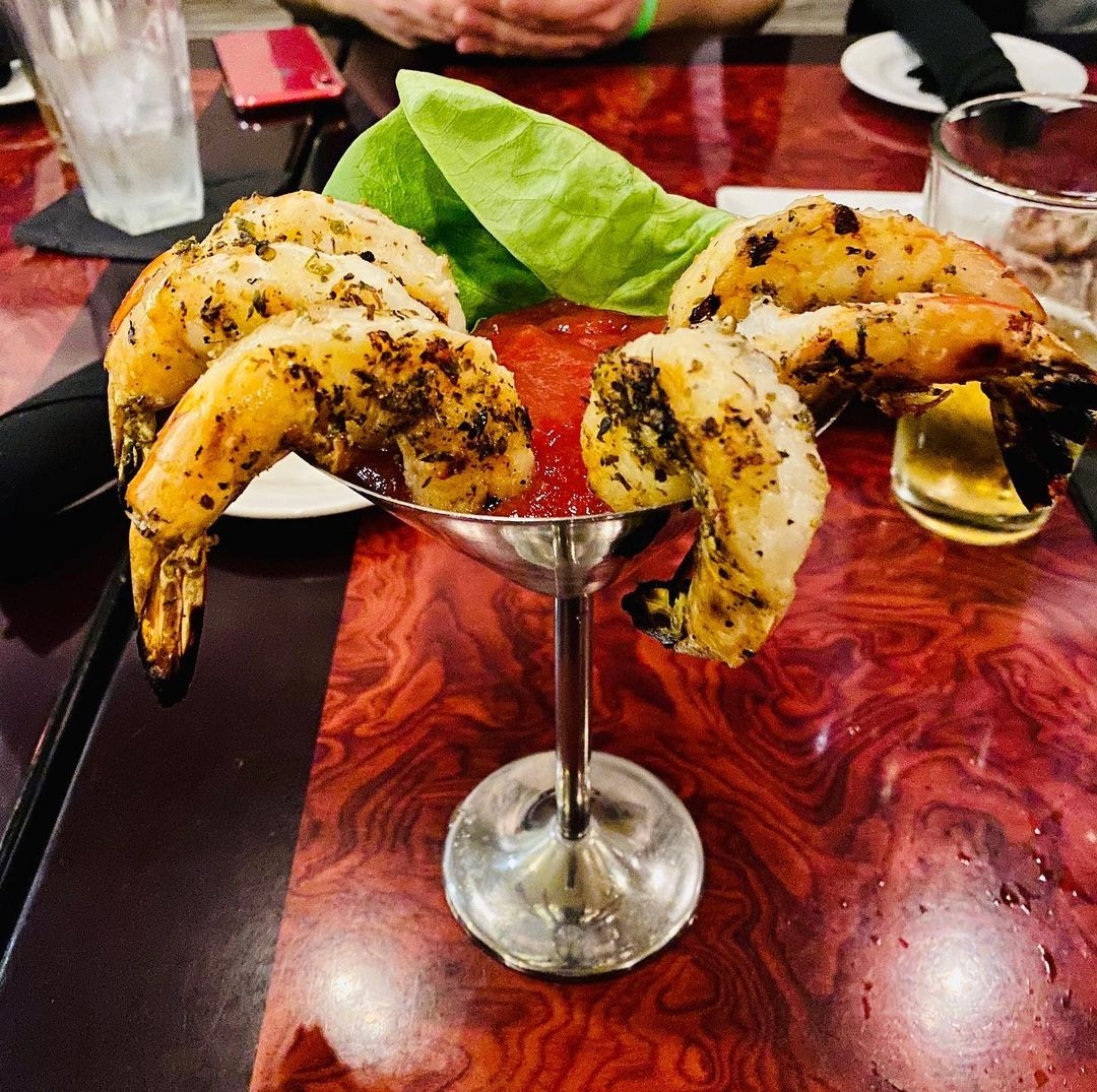jimsplacegrille's tweet photo. This mid-day cocktail won't make you miss your meeting 🍤 We open for lunch at 11 ⌚️ See you then! #jimsplacegrille 
📸: @raj.sharma.10 https://t.co/Ab2eNVYu3d