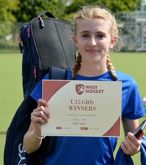 ColytonGrammar's tweet photo. Year 10 student Georgia C continues to be a key player in the Devon under-15 team. See the full story here https://t.co/jBdGgrMmDM
#colytongrammarschool #cgs #cgssports #devonhockey #hockey #westofenglandfinal #final #match https://t.co/2uXGjbpIql
