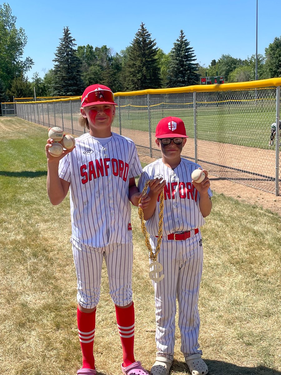 Our 12u White played in the Cubby's Bar and Grill Classic this weekend! They went 2-0-2 and had two players hit HR's this weekend!! Congrats to Isaac Roach who had 3 on the weekend and Krew Becker had 1!