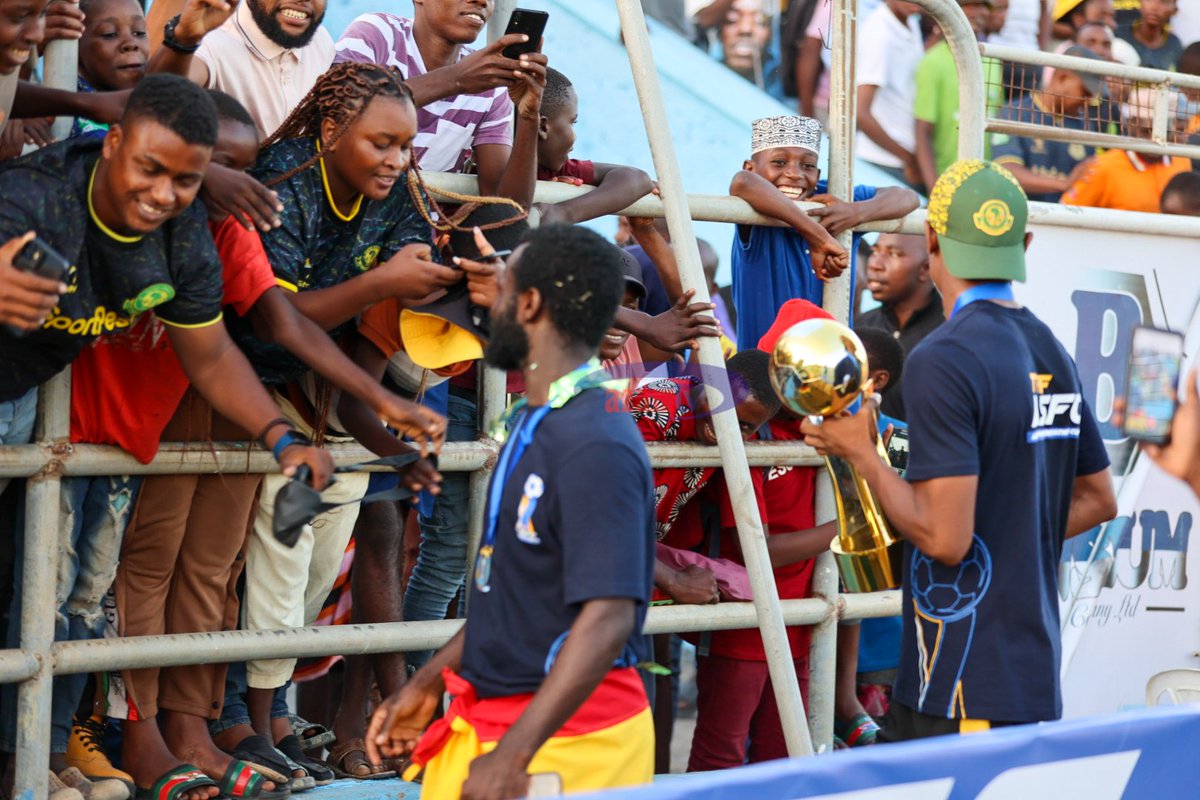 azamtvtz's tweet photo. #ASFC Kombe hili ni mali halali ya Wananchi....
FT: Azam 0-1 Yanga.
#AzamSports1HD
#ASFC #ASFCCup #ASFCFinal #MitoNiMaishaYetu #10DaimaDamdam #Tanga2023 #WajeWajirambe #ASFCTanga #YangaSC #AzamFC #AzamYanga #Dodi @yangasc1935 https://t.co/POhxzEM9Bs