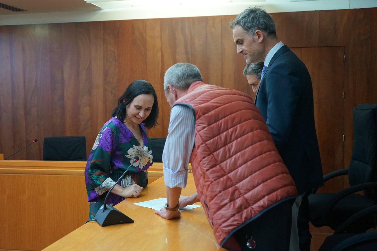 IsabelGarciax2's tweet image. Esta mañana, junto a mis compañeros de @MCdeCartagena, he recogido de la Junta Electoral la credencial que me acredita como Concejal para la nueva legislatura 2023-2027

Continuaremos trabajando en la defensa de #Cartagena siguiendo la línea trazada por @pepelopezct 💪 💪