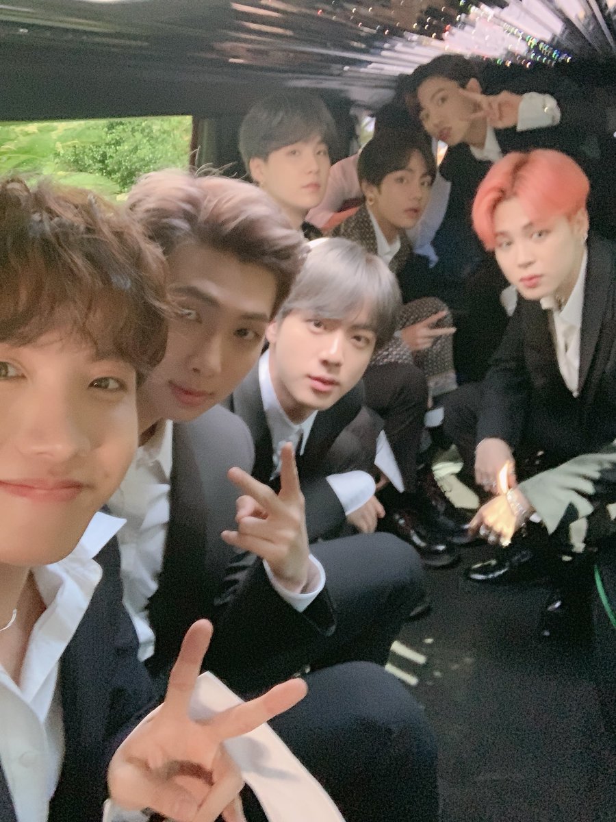 jinknie's tweet photo. Love u 💜
#BTS10thAnniversary #10yearswithBTS #10YearsOfAPOBANGPO #10YearsWithMyYouniverse #BTS10thAnniversary #BTS #1DecadeWithBTS https://t.co/z389kuNJGW
