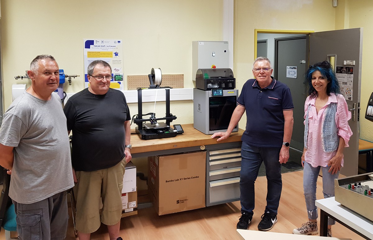 framboise314's tweet photo. Journée laborieuse au #FabLabUtoPi avec Rémi, Christian et @BBrigantia Install des imprimantes #BambuLab, Ender3, MakerBot, révision #Zmorph, aménagement de l'espace à l'@iutlecreusot #GMP
Mise en réseau et connexions [2] https://t.co/zhUpijwabN